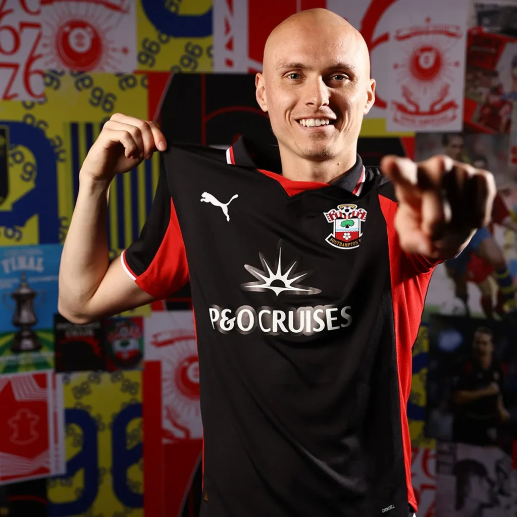 Southampton presenta sus camisetas 2025-2026 inspiradas en las equipaciones de los años 70 y 90