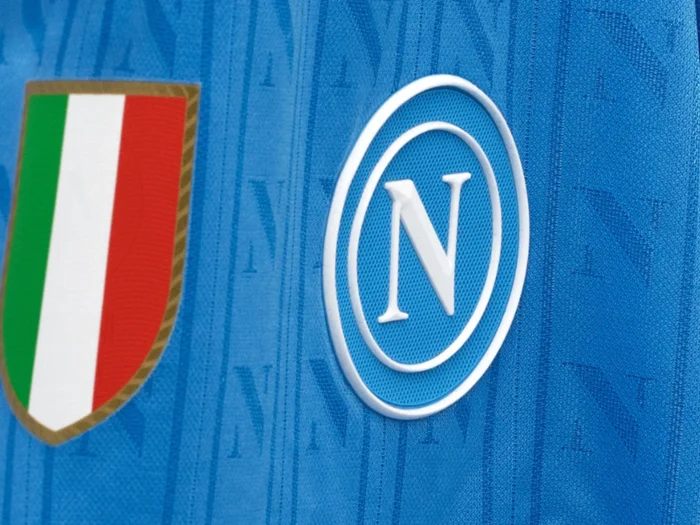 El Napoli campeón presenta sus camisetas 2025-2026: homenaje a la ciudad y al café