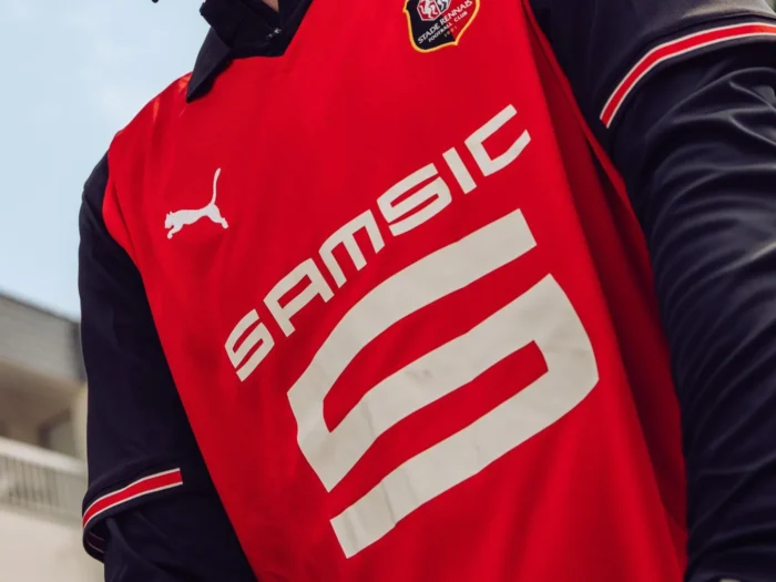 Stade Rennes presenta sus camisetas 2025-2026: homenaje a una leyenda, a Bretaña y al mercado