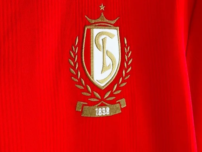 Así son las camisetas del Standard de Lieja 2025-2026 de Macron