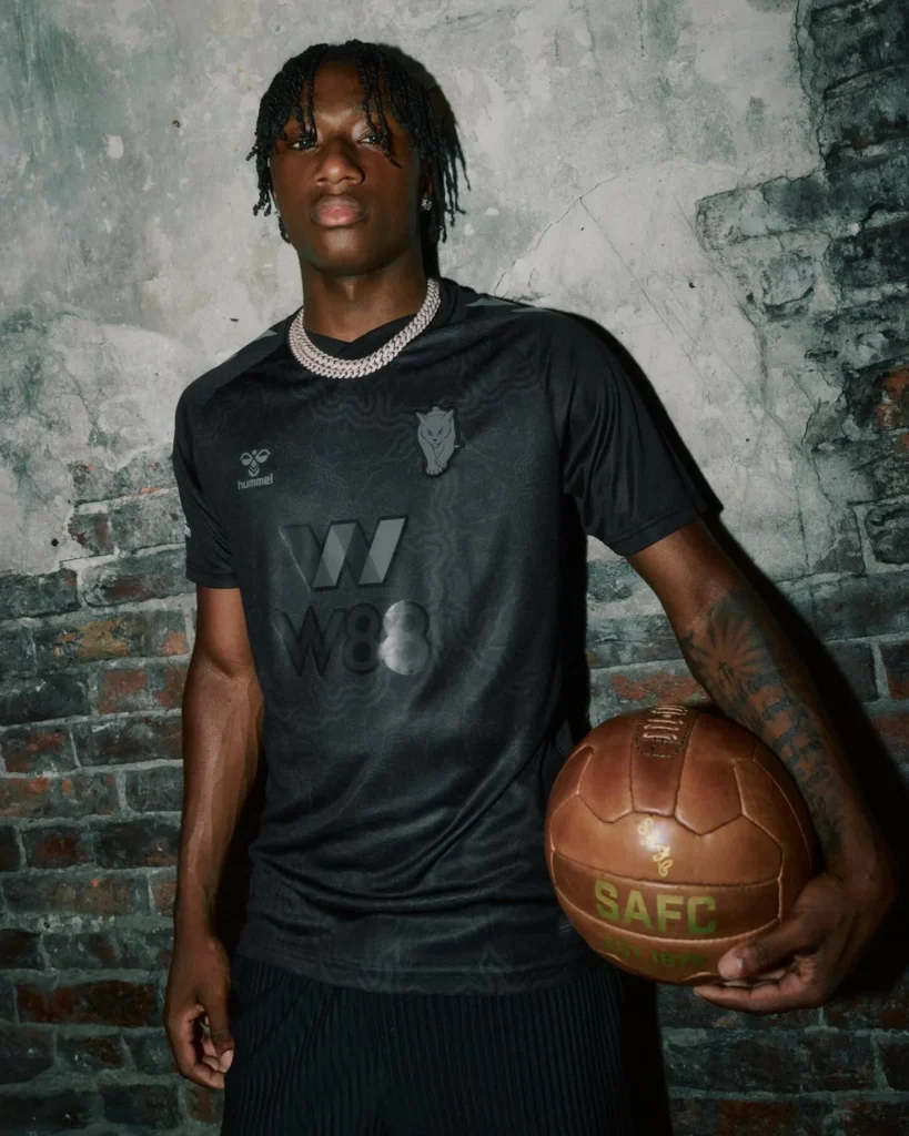 Las camisetas del Sunderland 2025-2026 rinden homenaje a los ochenta y al apodo del club