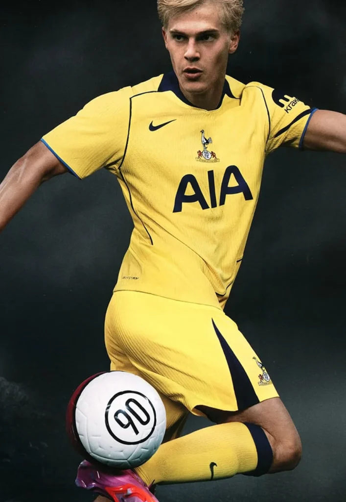 Tercera camiseta del Tottenham Hotspur 2025-2026: amarillo y plantilla Total90 de Nike