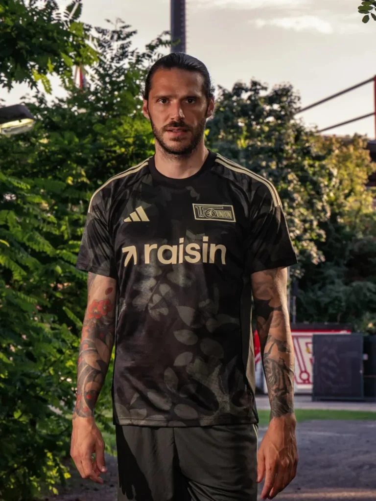 Las camisetas del Union Berlin 2025-2026: rayas rojas, bosque verde y un tercer equipo retro