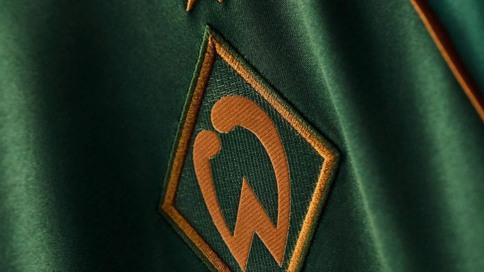 Werder Bremen presenta sus camisetas 2025-2026: tranvías, neón y 60 años del primer título