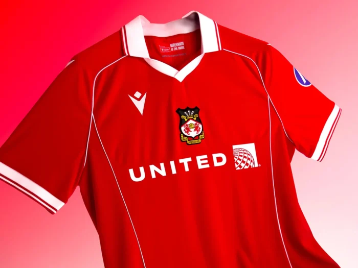 Wrexham AFC presenta sus camisetas 2025-2026, inspiradas en los años 80, Gales y la Patagonia