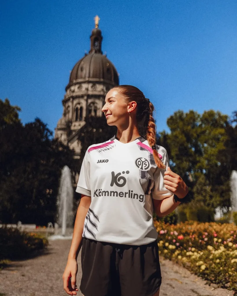 Las camisetas del Mainz 05 2025-2026 se inspiran en la ciudad y en la camiseta de 1991-1992