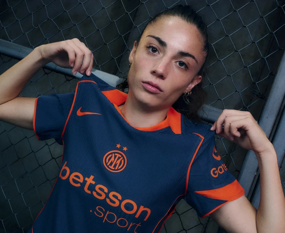 El Inter de Milán estrena su tercera camiseta 2025-2026 también con el espíritu Total90