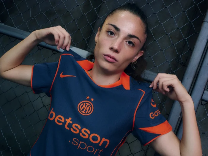 El Inter de Milán estrena su tercera camiseta 2025-2026 también con el espíritu Total90