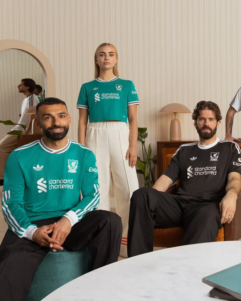 La tercera camiseta del Liverpool 2025-2026 apuesta por el aire retro