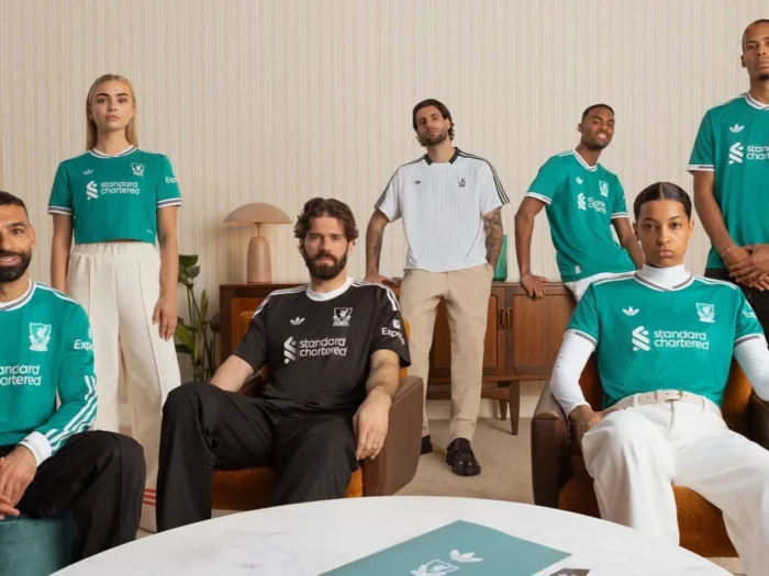 La tercera camiseta del Liverpool 2025-2026 apuesta por el aire retro