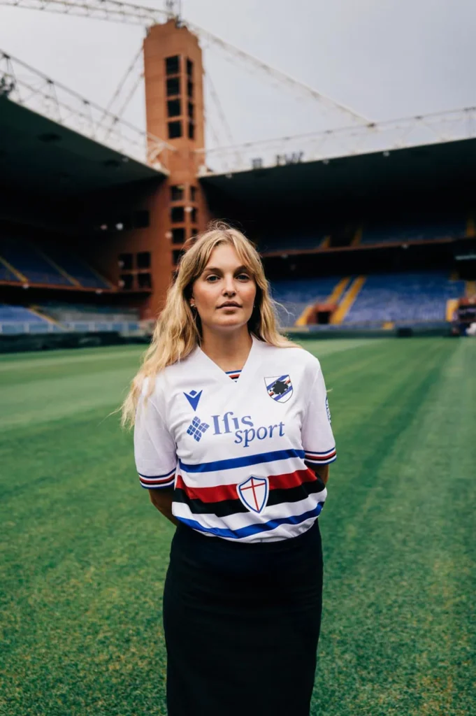Sampdoria presenta sus camisetas 2025-2026 de Macron con homenaje a Génova y su catedral