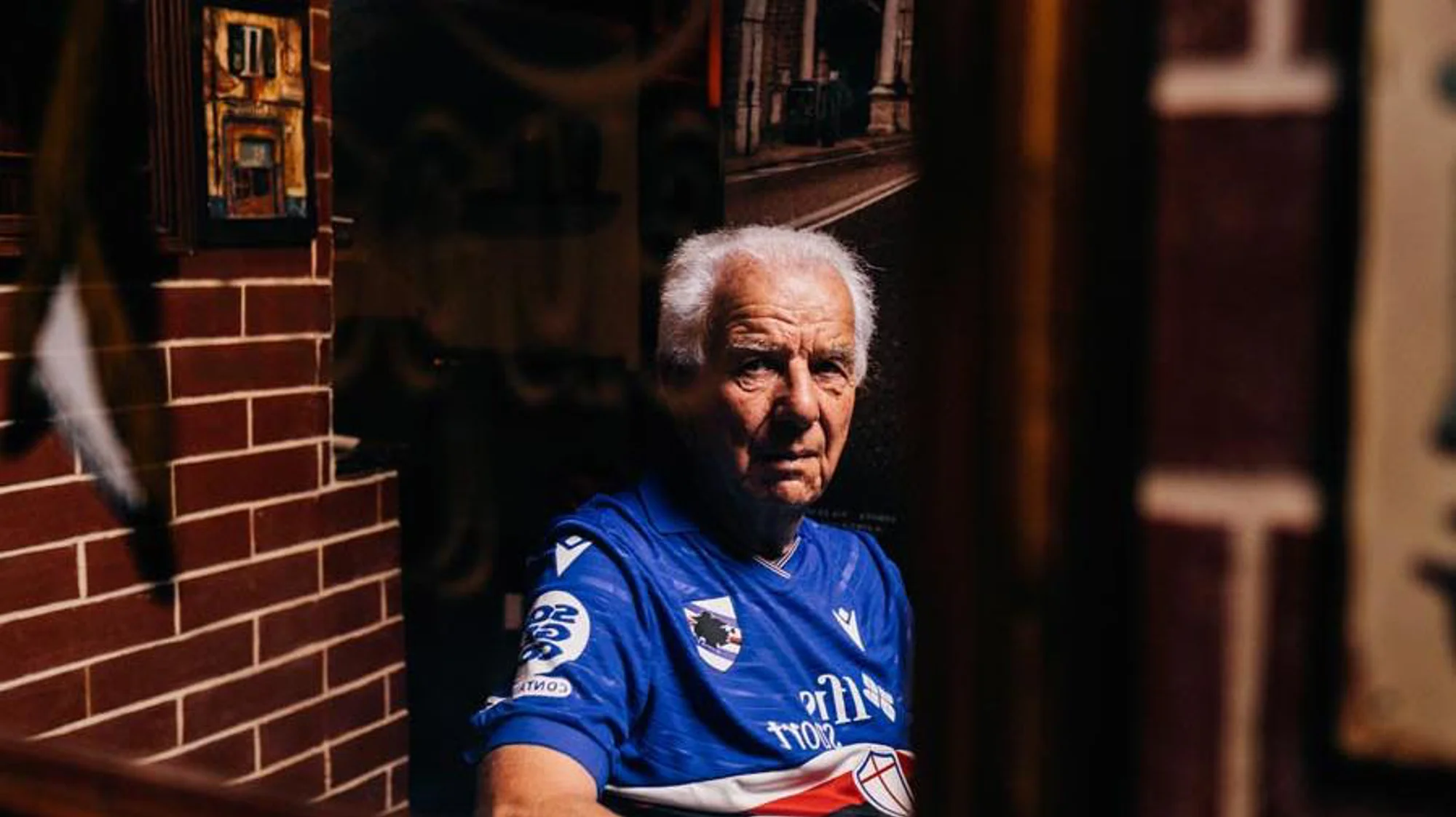 Sampdoria presenta sus camisetas 2025-2026 de Macron con homenaje a Génova y su catedral