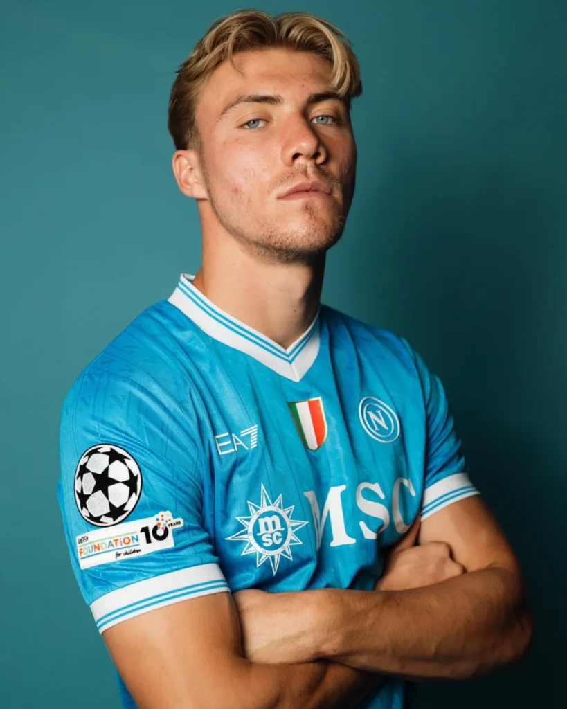 Las camisetas del Napoli para la Champions League 2025-2026, con el Scudetto en el pecho
