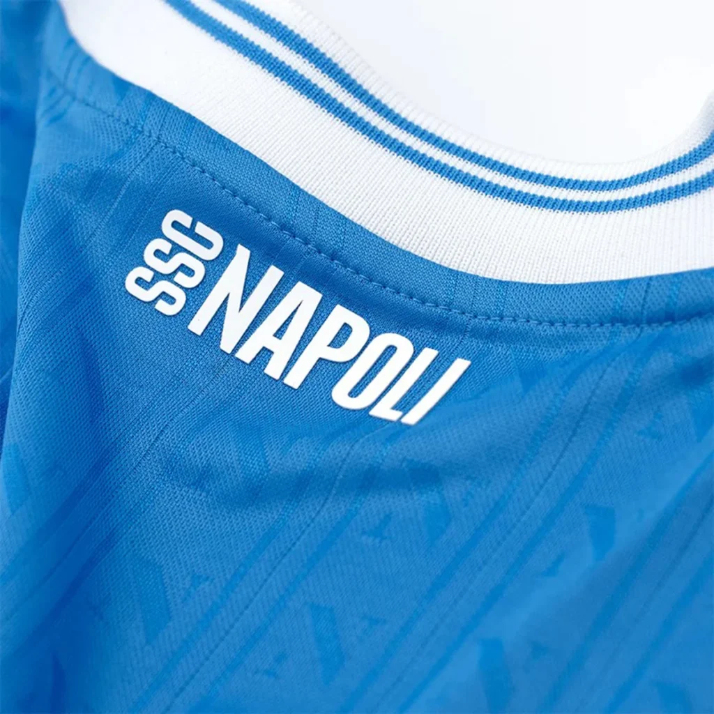 Las camisetas del Napoli para la Champions League 2025-2026, con el Scudetto en el pecho