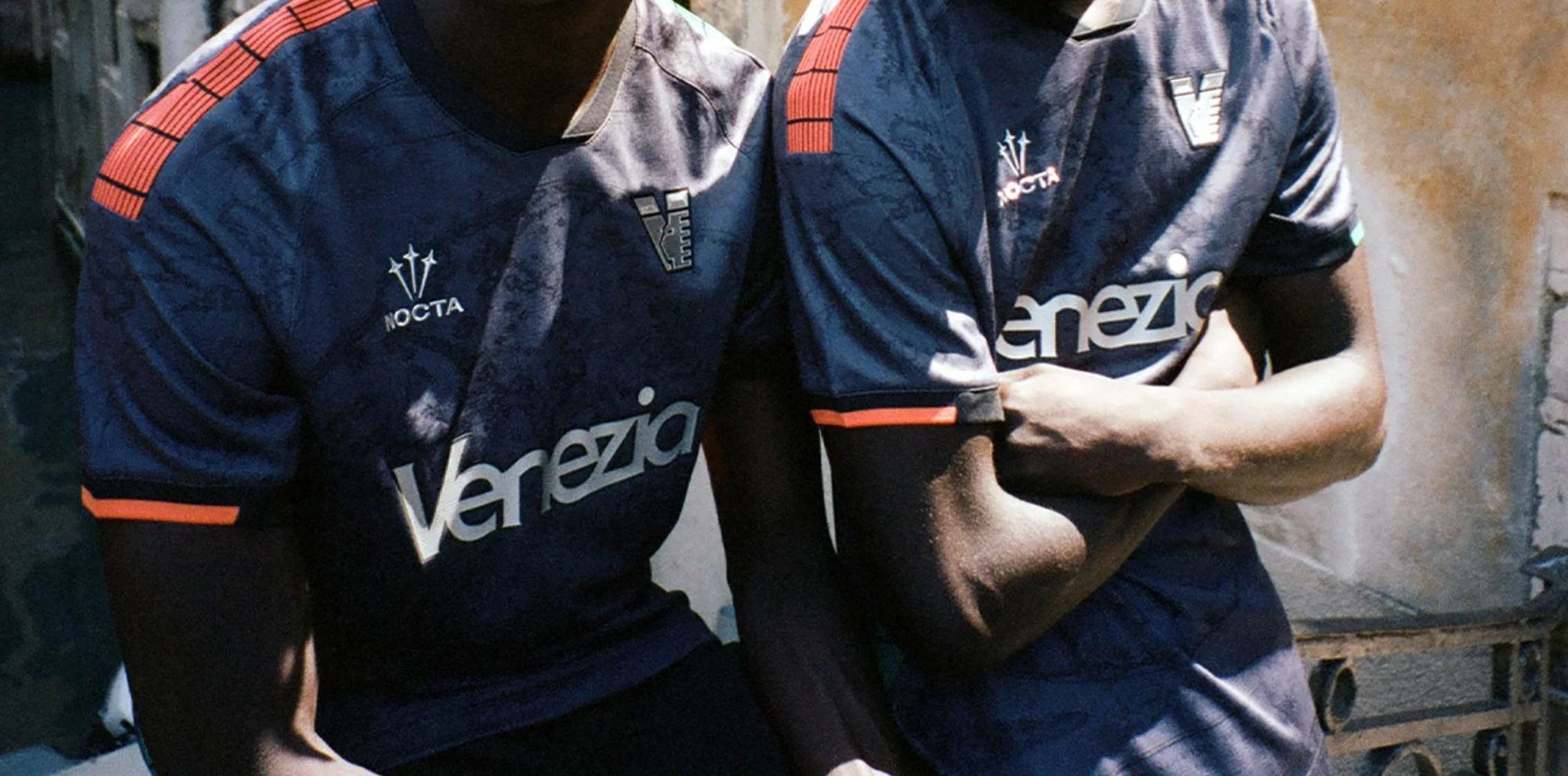 Venezia FC presenta sus camisetas 2025-2026 de NOCTA inspiradas en la cartografía del siglo XV