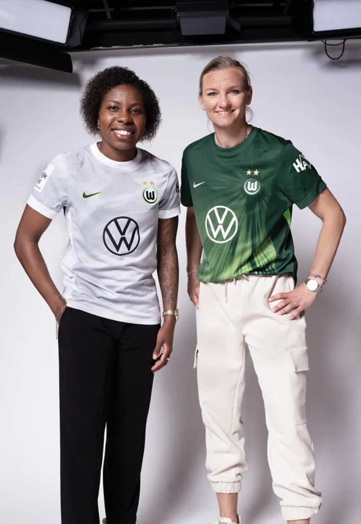Estas son las camisetas del VfL Wolfsburg 2025-2026: verde oscuro, plata y homenaje a los 80 años