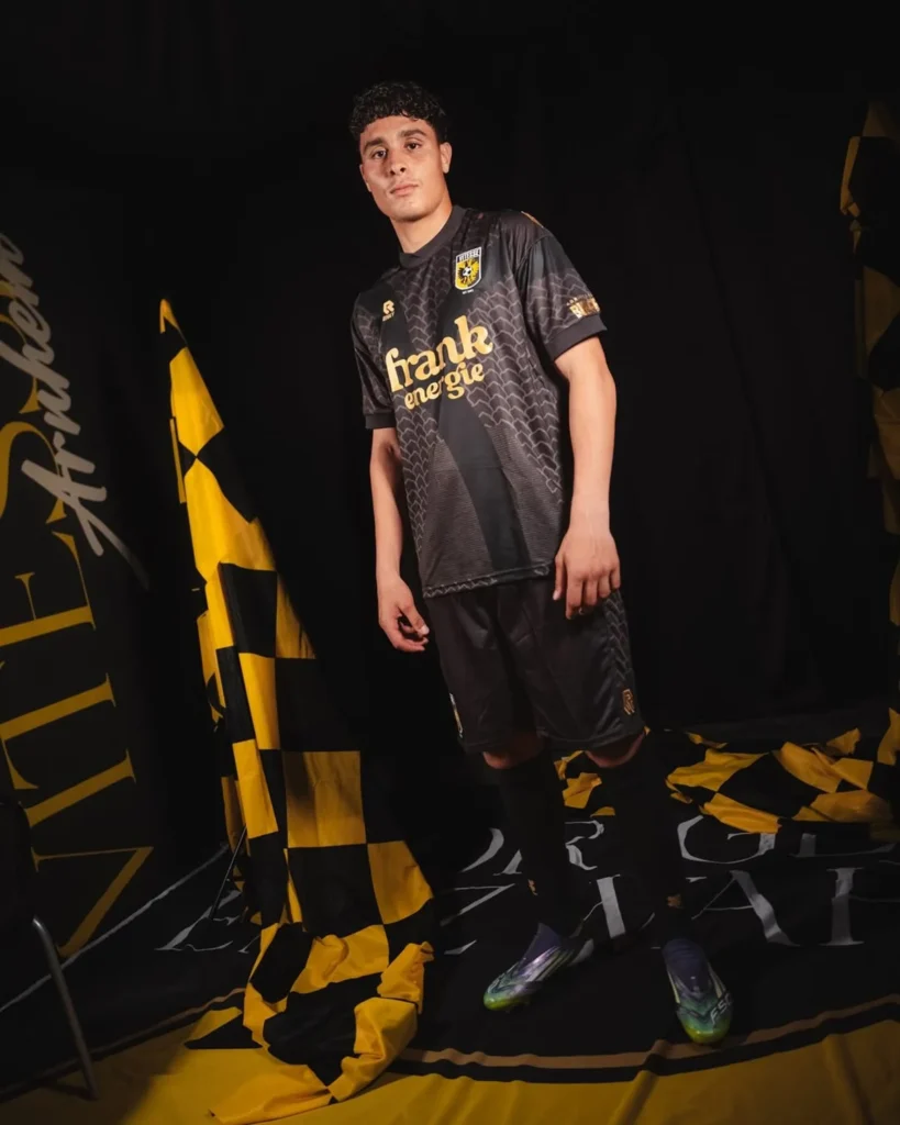 Vitesse presenta sus camisetas 2025-2026: homenaje retro a 1993-1994 y al curso del Rin