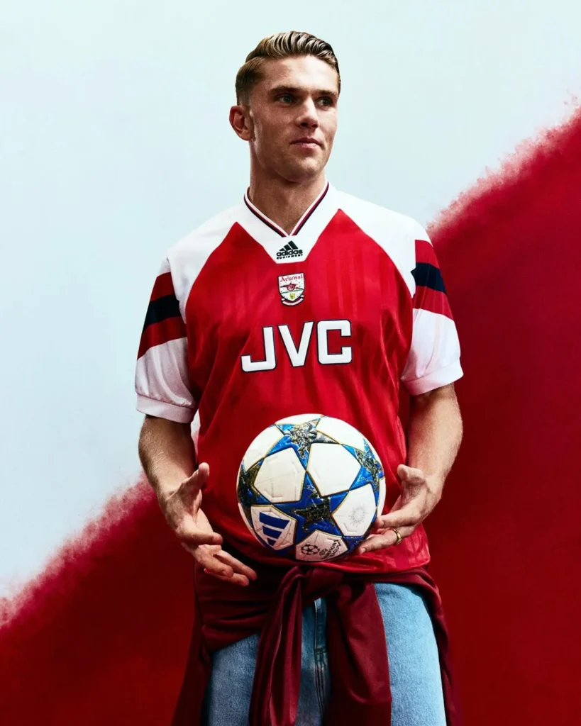 adidas relanza la camiseta retro del Arsenal de 1992-1994, un clásico de la era Highbury