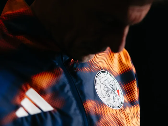 Ajax, adidas e ID&T unen fútbol y música electrónica en una colección de calentamiento