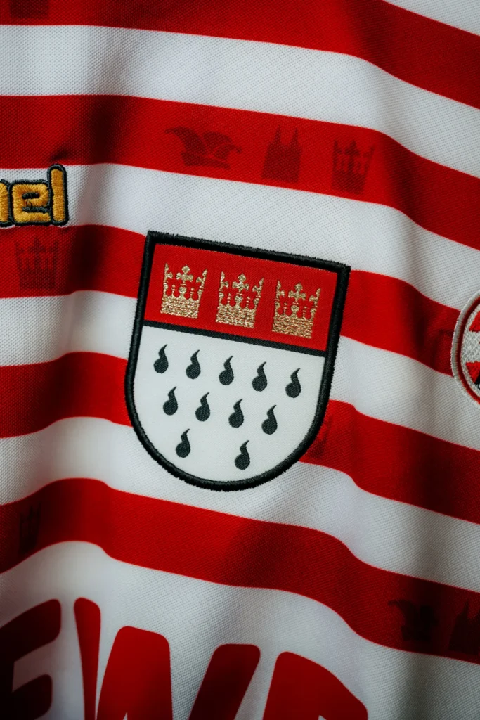 La camiseta de carnaval del 1. FC Colonia 2025-2026 rinde homenaje a los voluntarios de Kölle