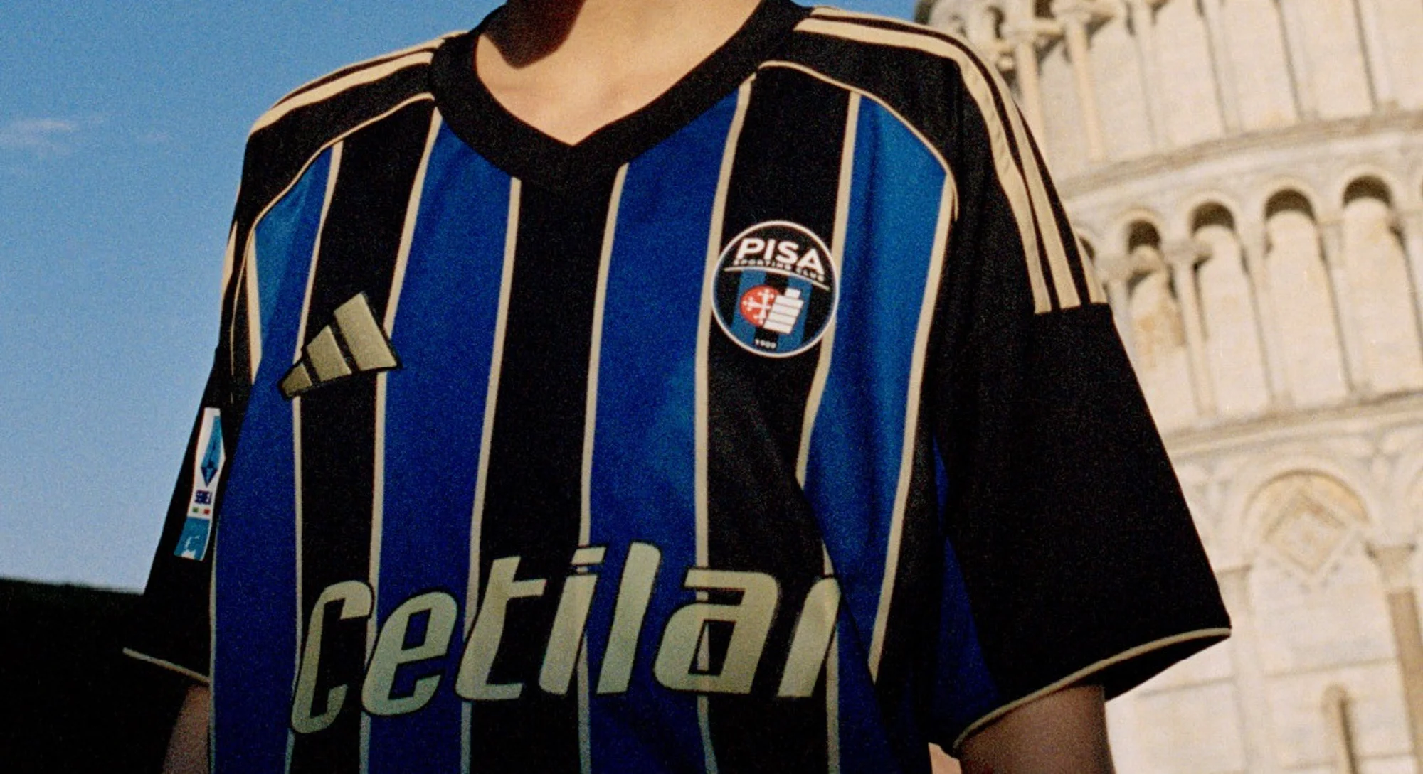 El Pisa celebra su regreso a la Serie A con unas camisetas adidas 2025-2026 llenas de oro e historia