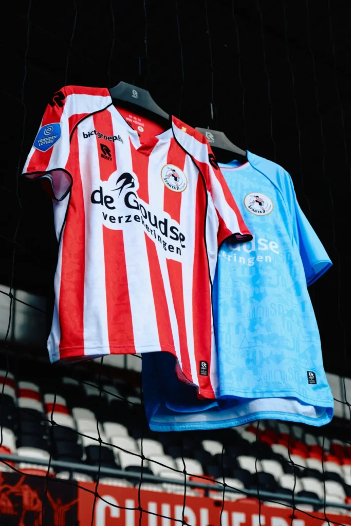 El Sparta Rotterdam rinde homenaje a Willem van Hasselt y al barrio de Spangen con sus camisetas 2025-2026