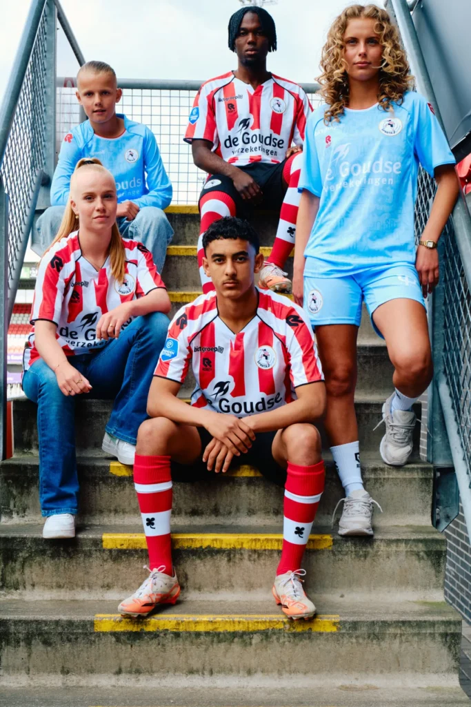 El Sparta Rotterdam rinde homenaje a Willem van Hasselt y al barrio de Spangen con sus camisetas 2025-2026