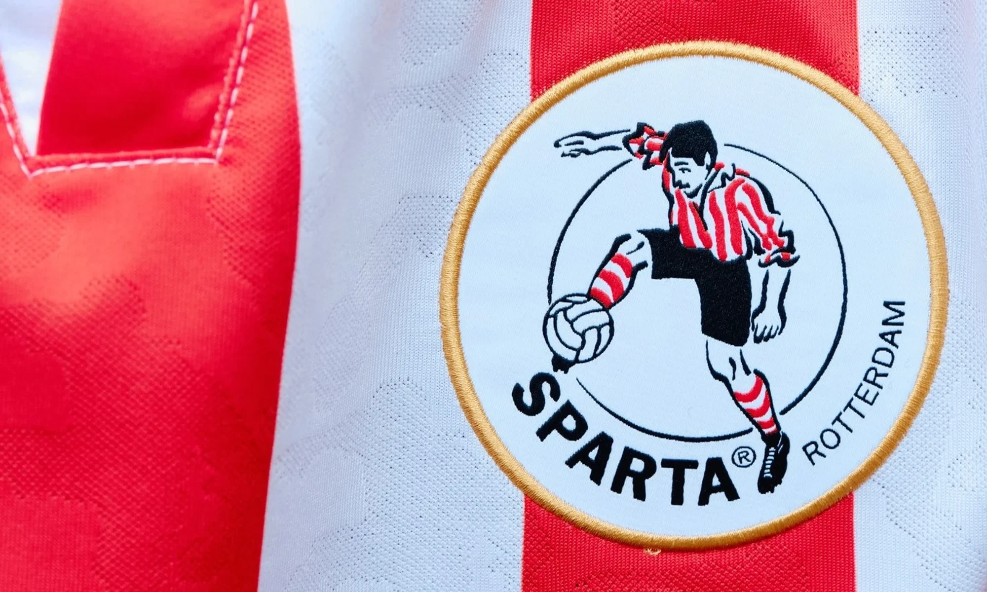 El Sparta Rotterdam rinde homenaje a Willem van Hasselt y al barrio de Spangen con sus camisetas 2025-2026