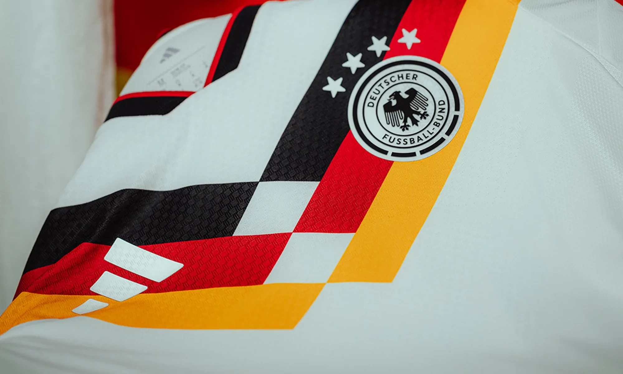 Alemania presenta su camiseta local para el Mundial 2026, inspirada en la de 1990