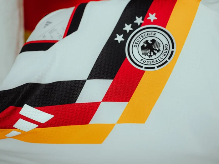 Alemania presenta su camiseta local para el Mundial 2026, inspirada en la de 1990