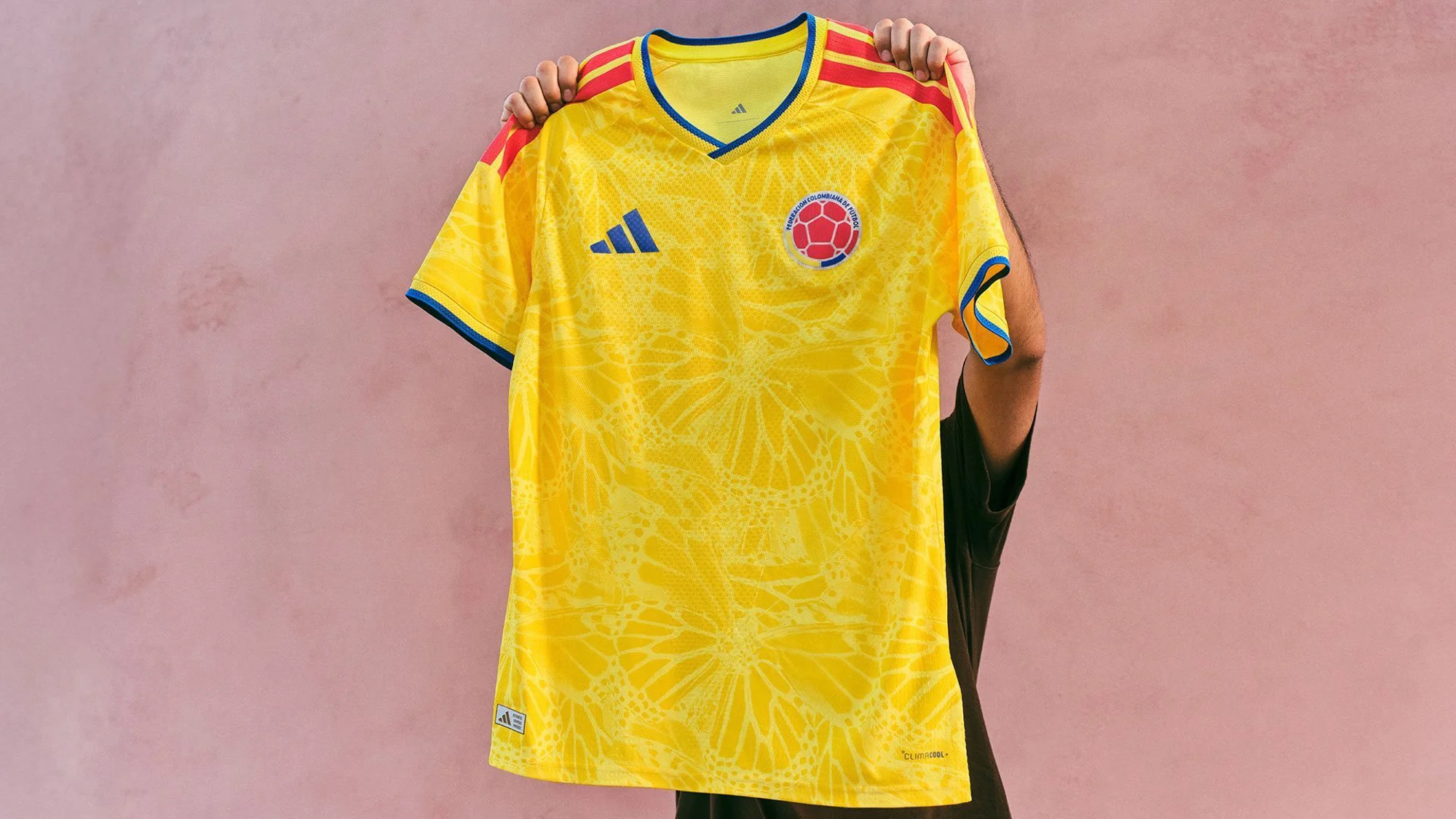 Colombia presenta su camiseta local del Mundial 2026, inspirada en el realismo mágico de García Márquez
