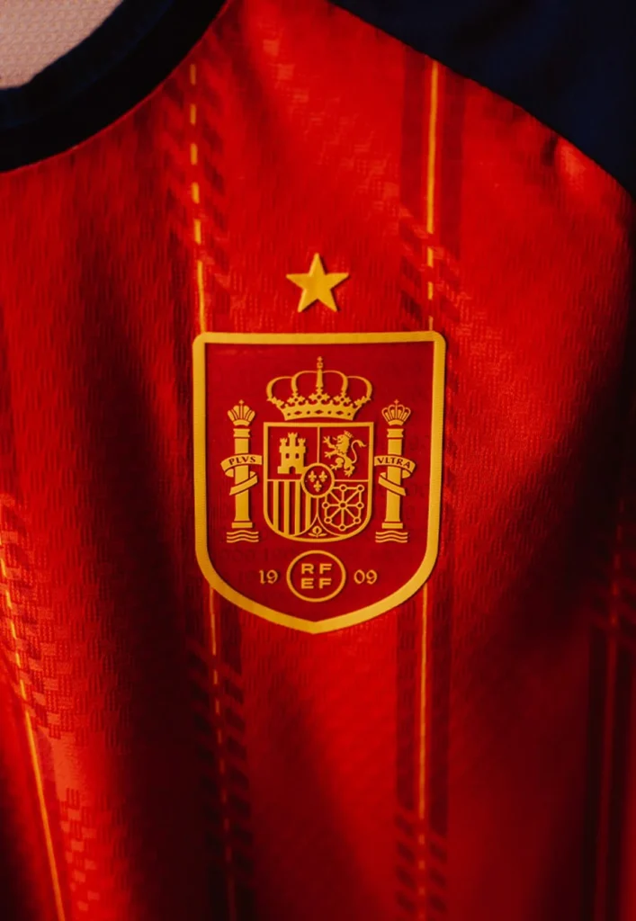 La camiseta de España para el Mundial 2026 mezcla los años 90 con el aire de los 2000