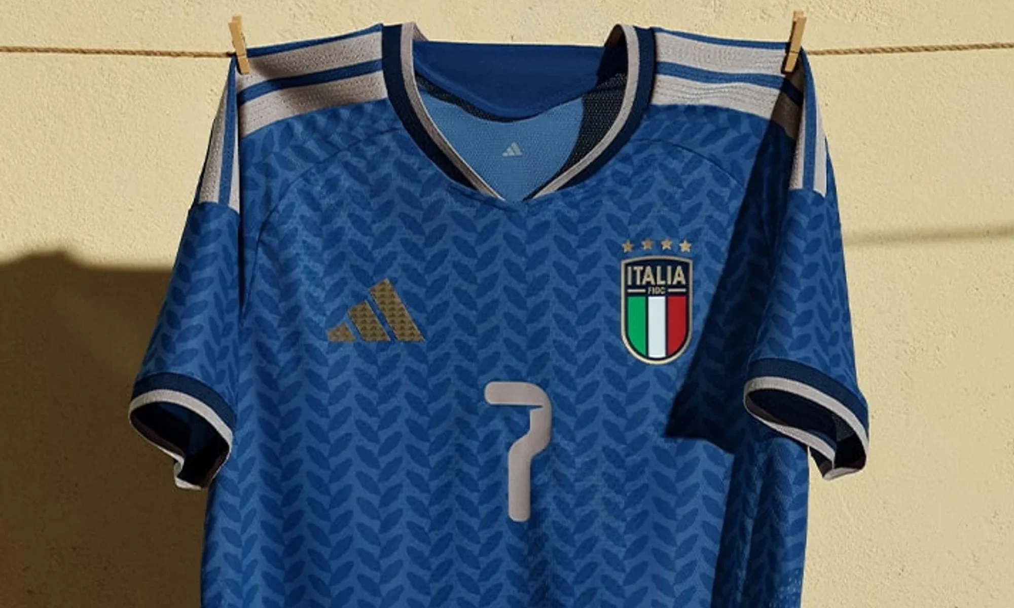 Italia presenta su camiseta local para el Mundial 2026: laureles y detalles dorados en homenaje a 2006