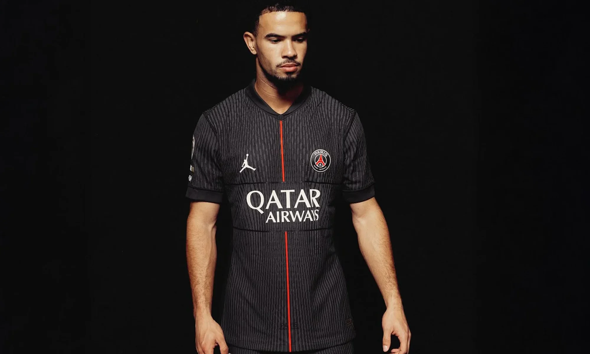 El PSG estrena su cuarta camiseta 2025-2026 con la firma de Jordan Brand
