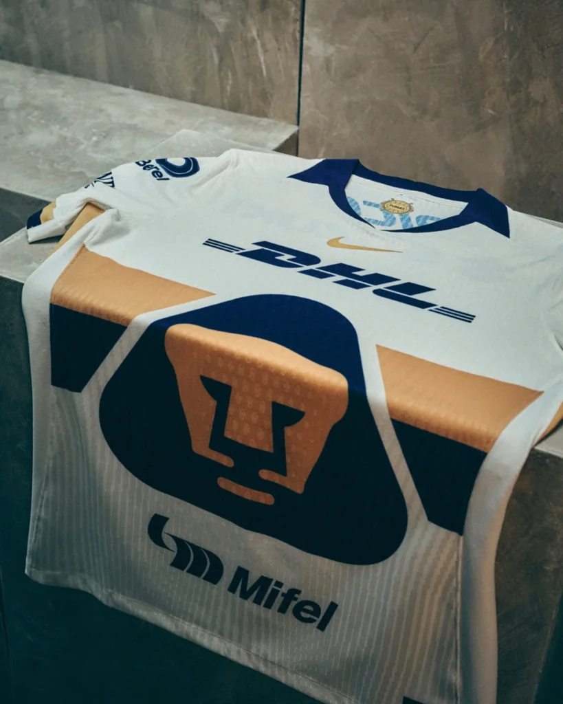 Las camisetas del Pumas UNAM 2025-2026 rinden homenaje a su estadio y a la historia universitaria