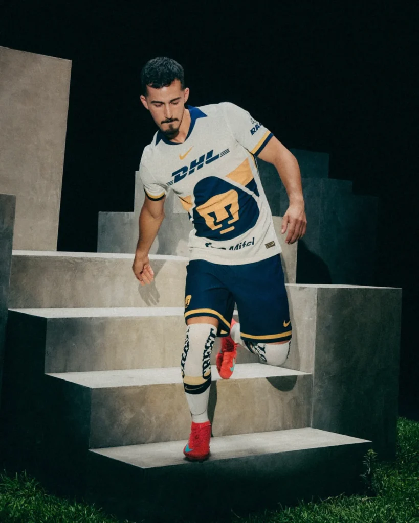 Las camisetas del Pumas UNAM 2025-2026 rinden homenaje a su estadio y a la historia universitaria