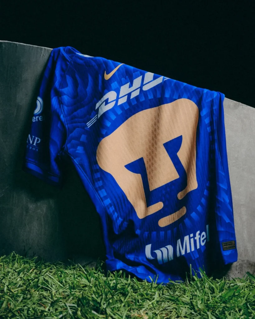 Las camisetas del Pumas UNAM 2025-2026 rinden homenaje a su estadio y a la historia universitaria