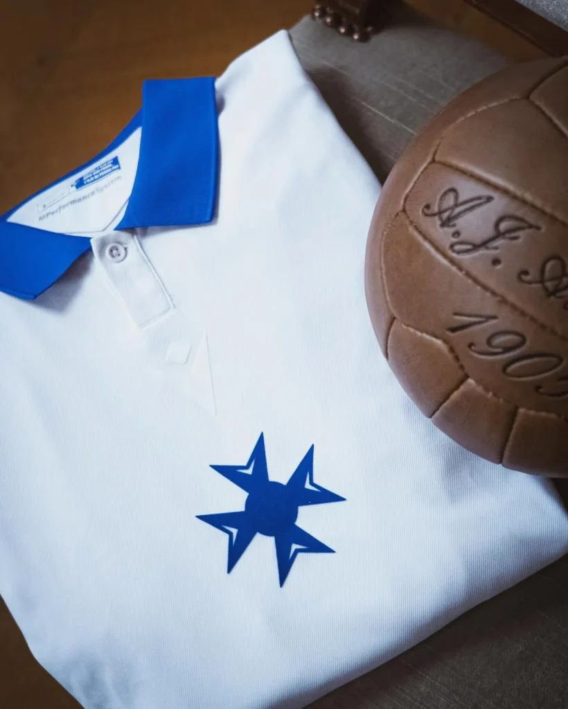 El AJ Auxerre y Macron estrenan una camiseta para celebrar los 120 años del club