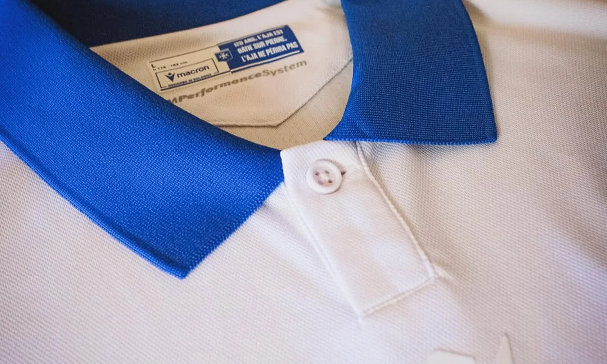 El AJ Auxerre y Macron estrenan una camiseta para celebrar los 120 años del club