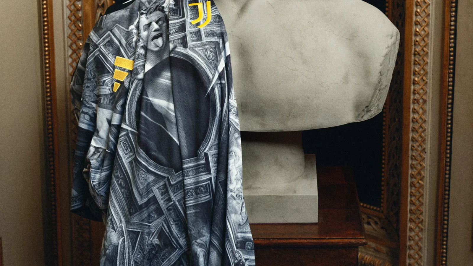 La Juventus rinde homenaje a Del Piero con una camiseta de calentamiento y una colección adidas Originals