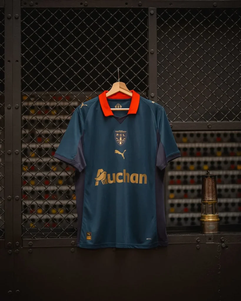 El RC Lens y PUMA lanzan la camiseta Sainte-Barbe 2025-2026 en homenaje a los mineros