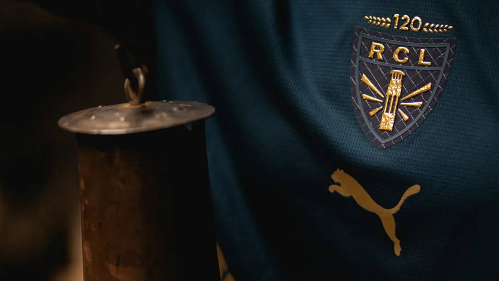 El RC Lens y PUMA lanzan la camiseta Sainte-Barbe 2025-2026 en homenaje a los mineros