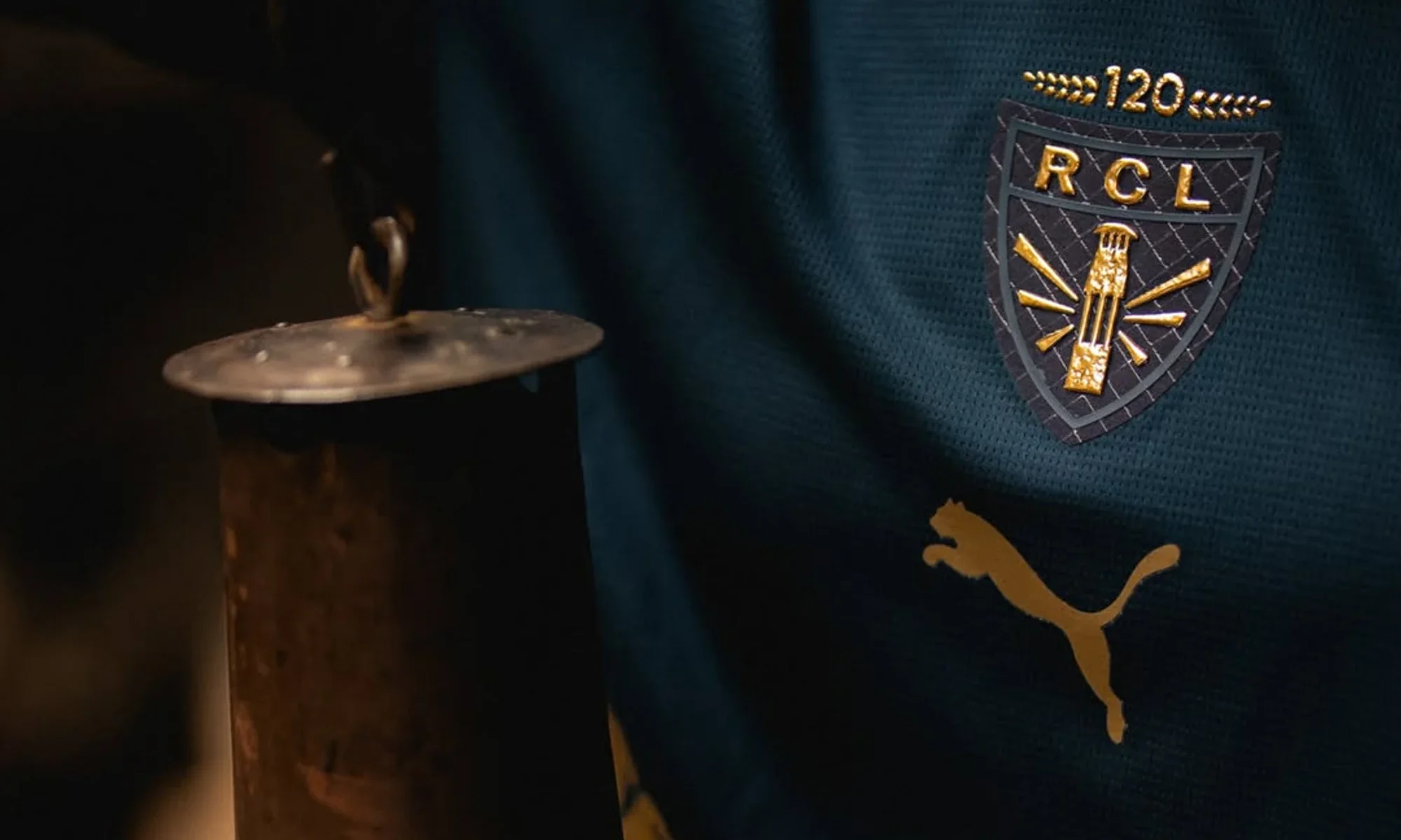 El RC Lens y PUMA lanzan la camiseta Sainte-Barbe 2025-2026 en homenaje a los mineros
