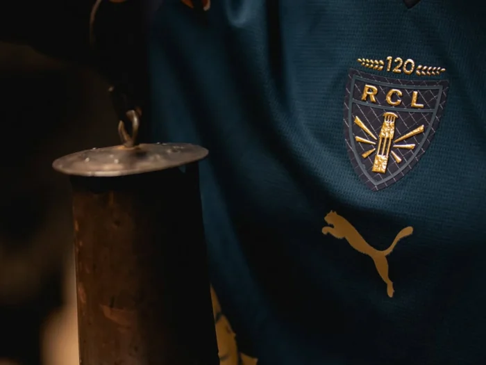 El RC Lens y PUMA lanzan la camiseta Sainte-Barbe 2025-2026 en homenaje a los mineros