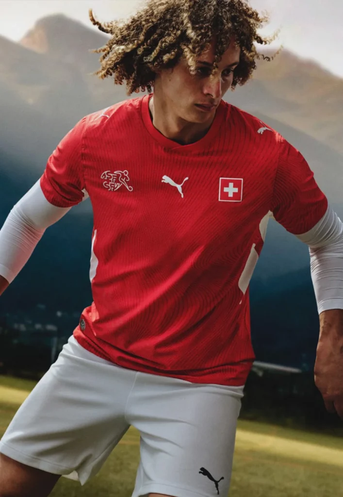 Suiza presenta su camiseta titular para el Mundial 2026, inspirada en el pasaporte suizo