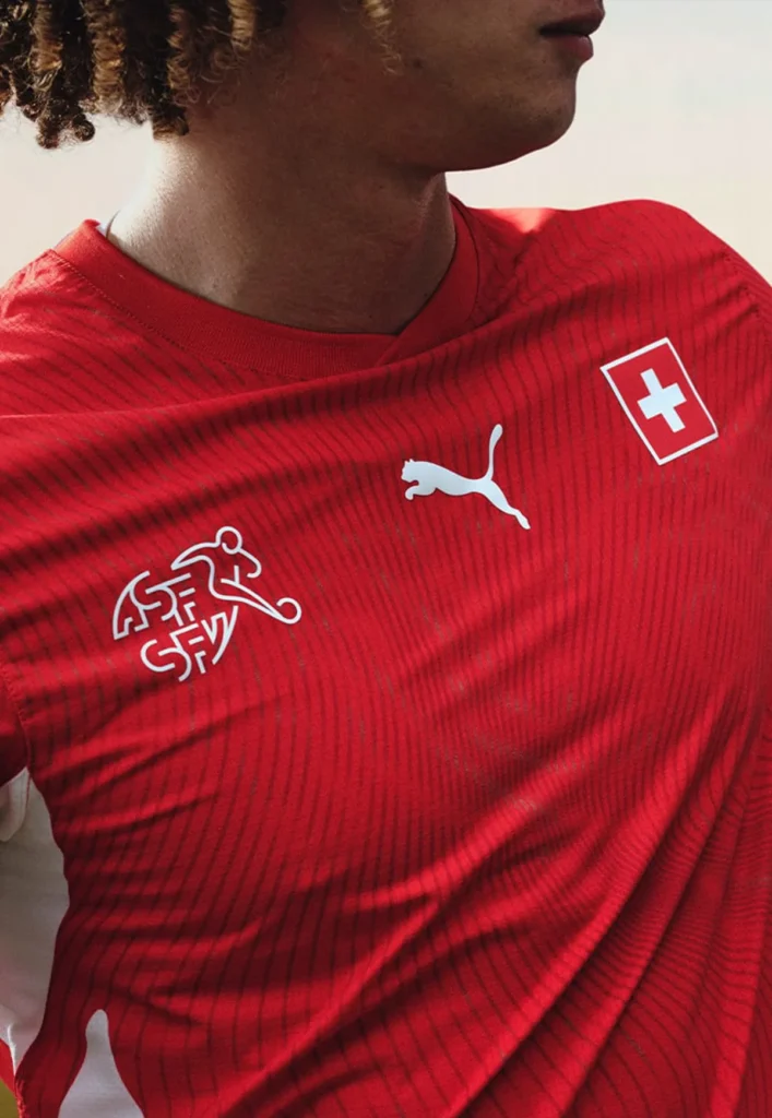 Suiza presenta su camiseta titular para el Mundial 2026, inspirada en el pasaporte suizo