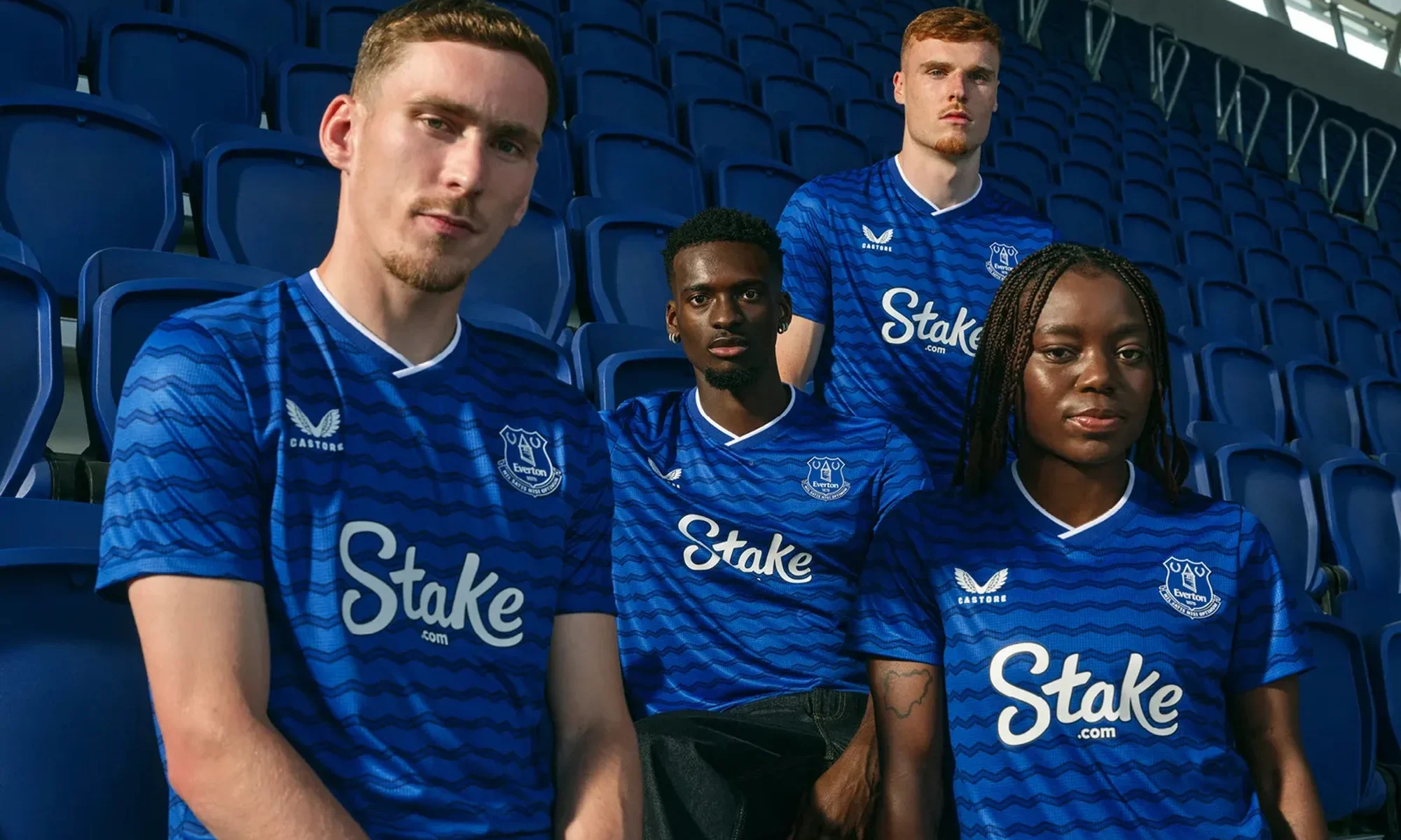 Las camisetas del Everton 2025-2026 rinden homenaje a su nuevo estadio y a los muelles de Liverpool