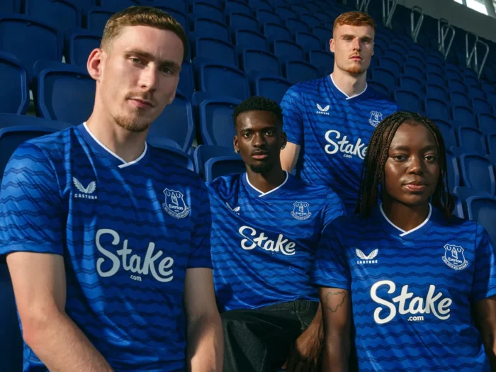 Las camisetas del Everton 2025-2026 rinden homenaje a su nuevo estadio y a los muelles de Liverpool