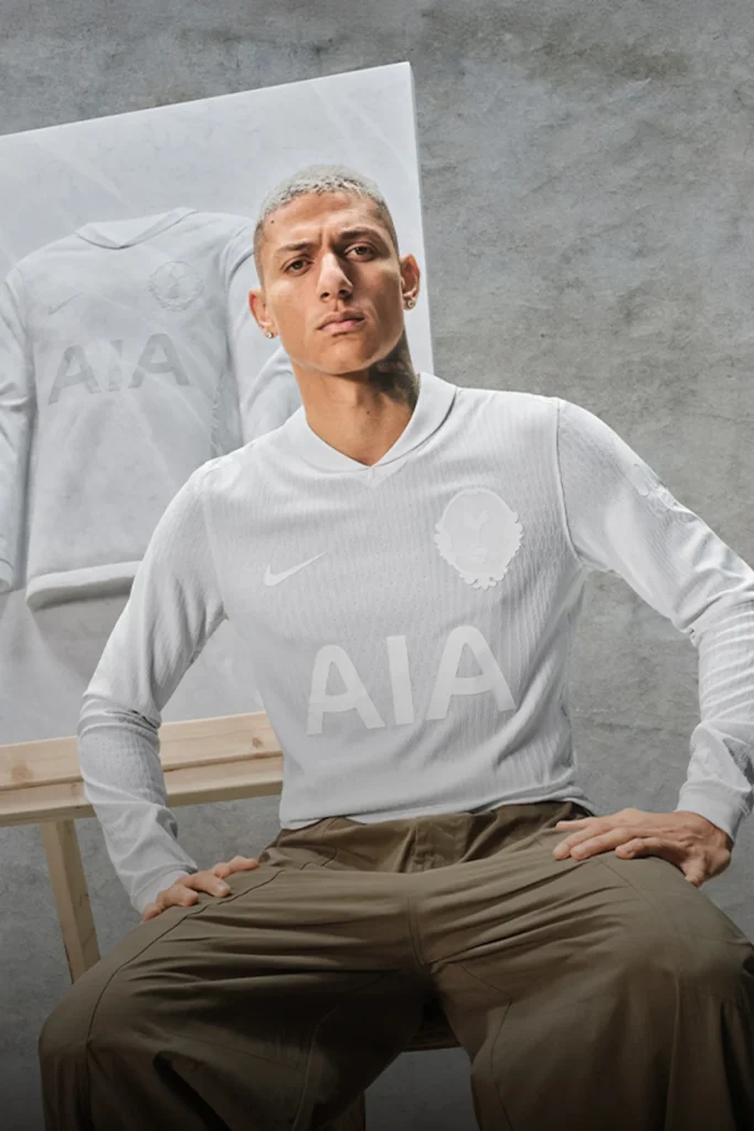 El Tottenham Hotspur homenajea la FA Cup de 1901 con una cuarta camiseta 2025-2026 de edición limitada