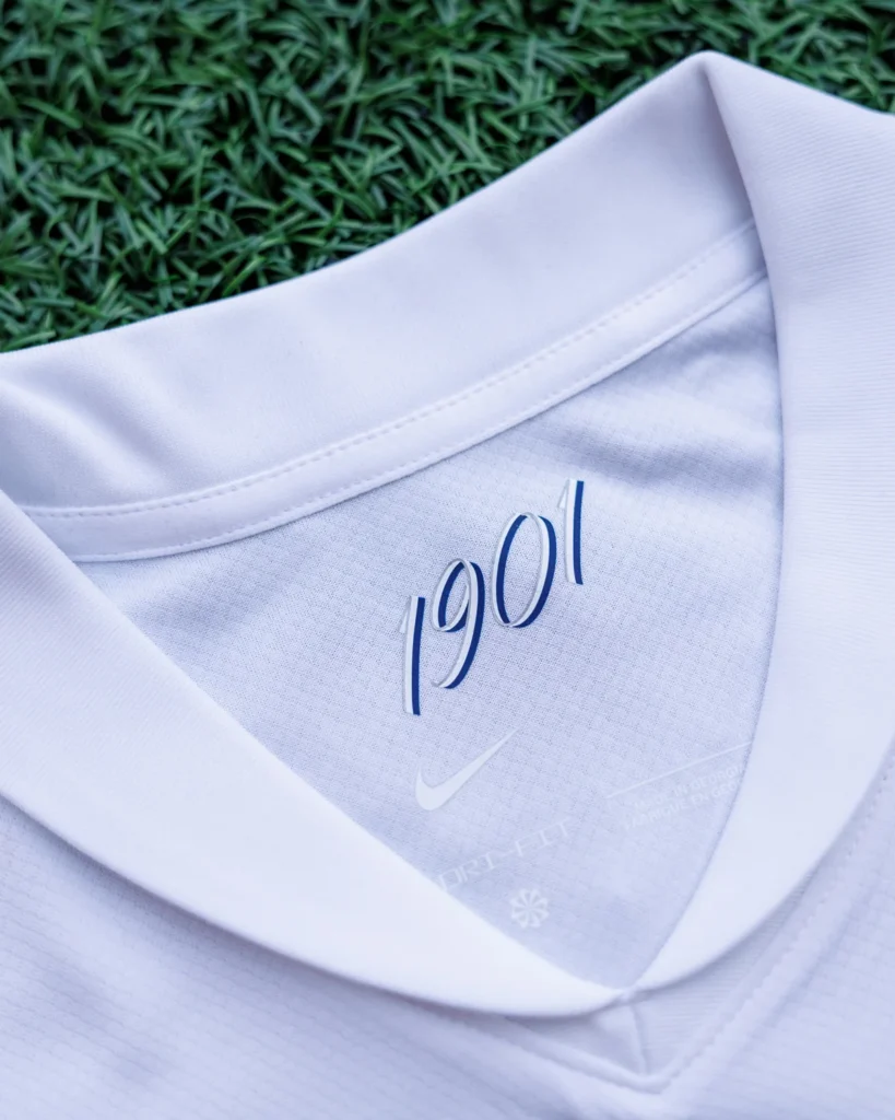 El Tottenham Hotspur homenajea la FA Cup de 1901 con una cuarta camiseta 2025-2026 de edición limitada